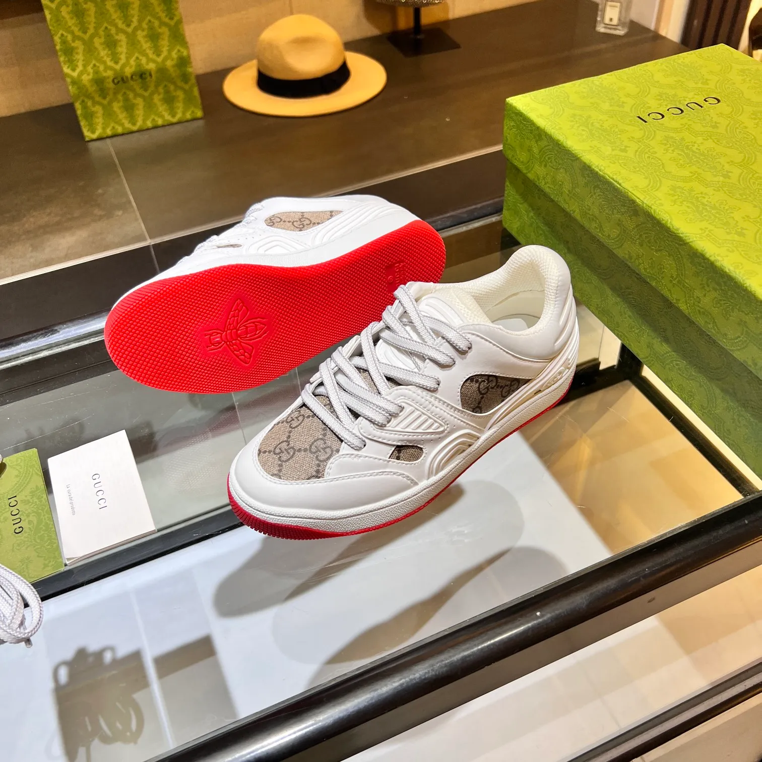 👟👟Ex-factory price 600👟👟 Men's size +10 high version, the top version of 2022 Gucci low-top sneakers! The new colors are reproduced one to one. New style for early spring, creating a perfect style💣💣💣street style🔥🔥🔥cool and trendy C-level fashionable outfit with a retro and futuristic feel🌹🌹🌹classic boot shape + British color-blocking design, super eye-catching. Various leather splicing, original reverse mold last type, imported high-end knitting needles showing exquisite texture! Open mold to customize high-density TPU outsole. 15 colors come out first. Size: Female 35-41 Male 39-46